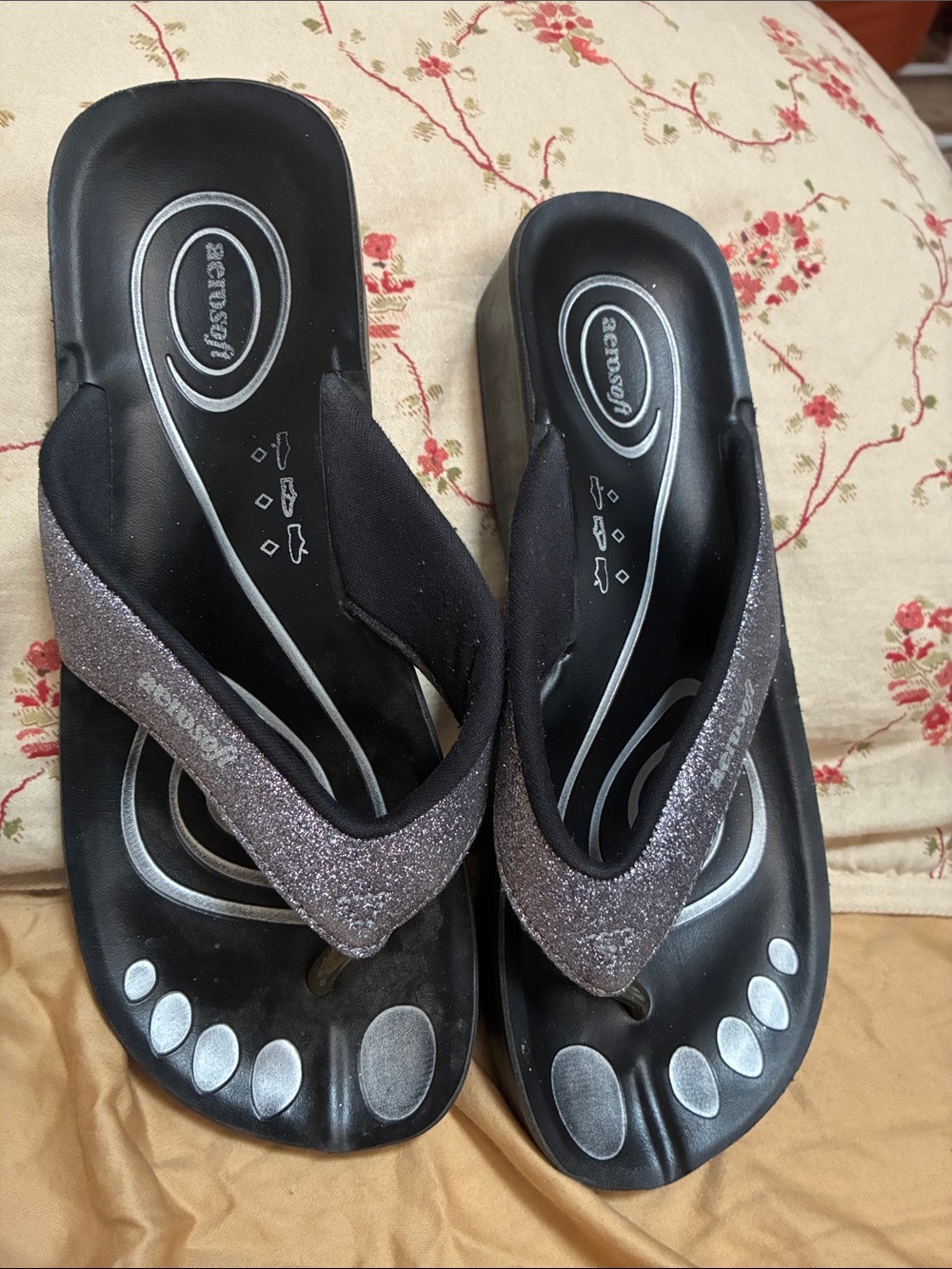 Aerosoft women slip on sandals